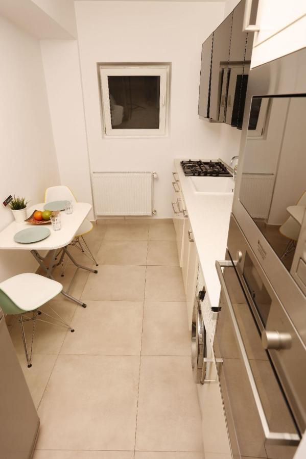 2 Bedroom Apartment With Amazing View In City Center Бухарест Экстерьер фото